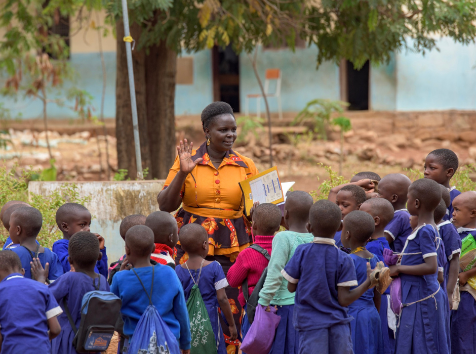 teacher speak to pupils outside