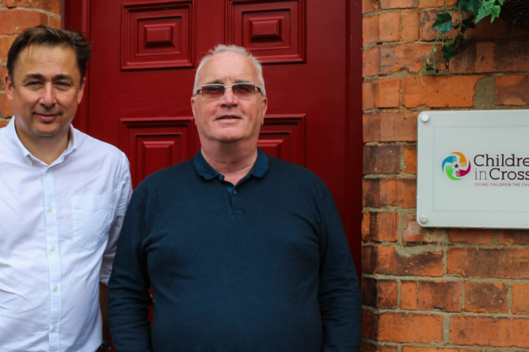 Sroty: HUME BROTHERS TO CYCLE 700KM FROM PARIS TO NICE FOR CHILDREN IN CROSSFIRE